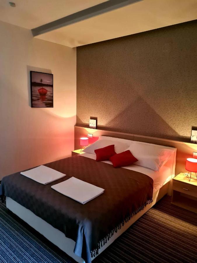 Bonitos, Sobe-Rooms Slavonski Brod Extérieur photo