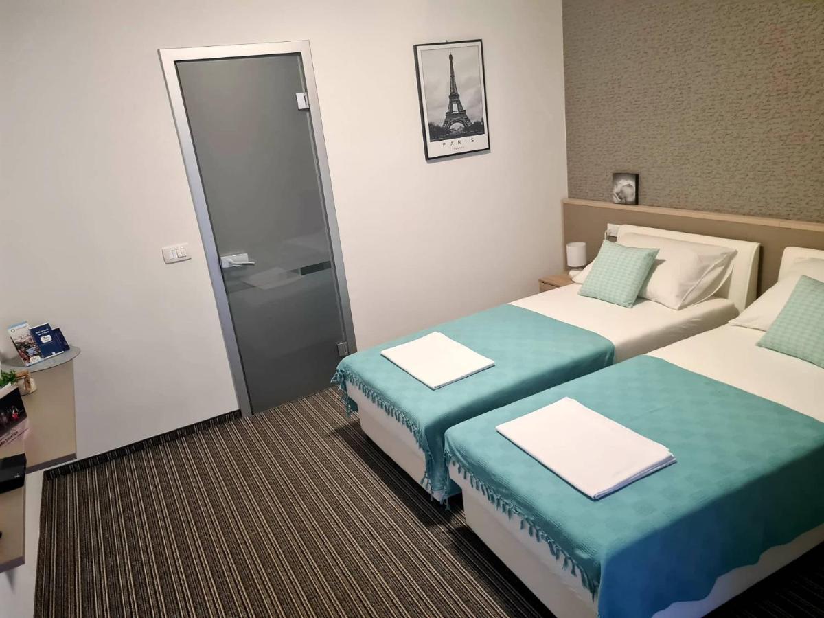 Bonitos, Sobe-Rooms Slavonski Brod Extérieur photo